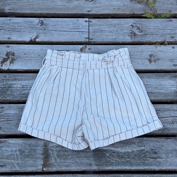 Topshop Pinstripe Cream Denim Shorts - Picture 4 of 6